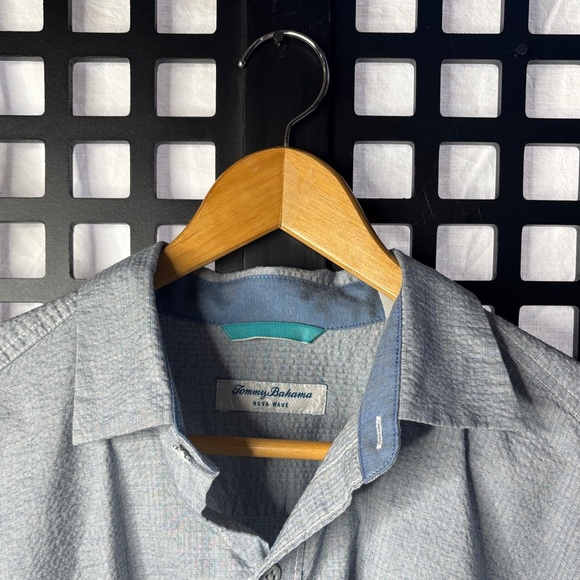 π Tommy Bahama Blue Chambray Button Down Shirt Menβs Medium π - Picture 4 of 15
